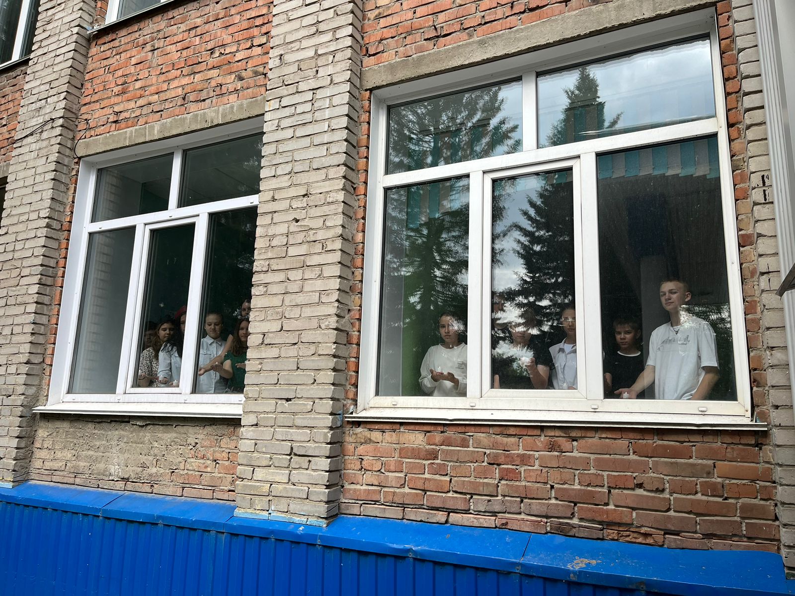 Лицеисты приняли участие в акции «Зажги свечу в окне».